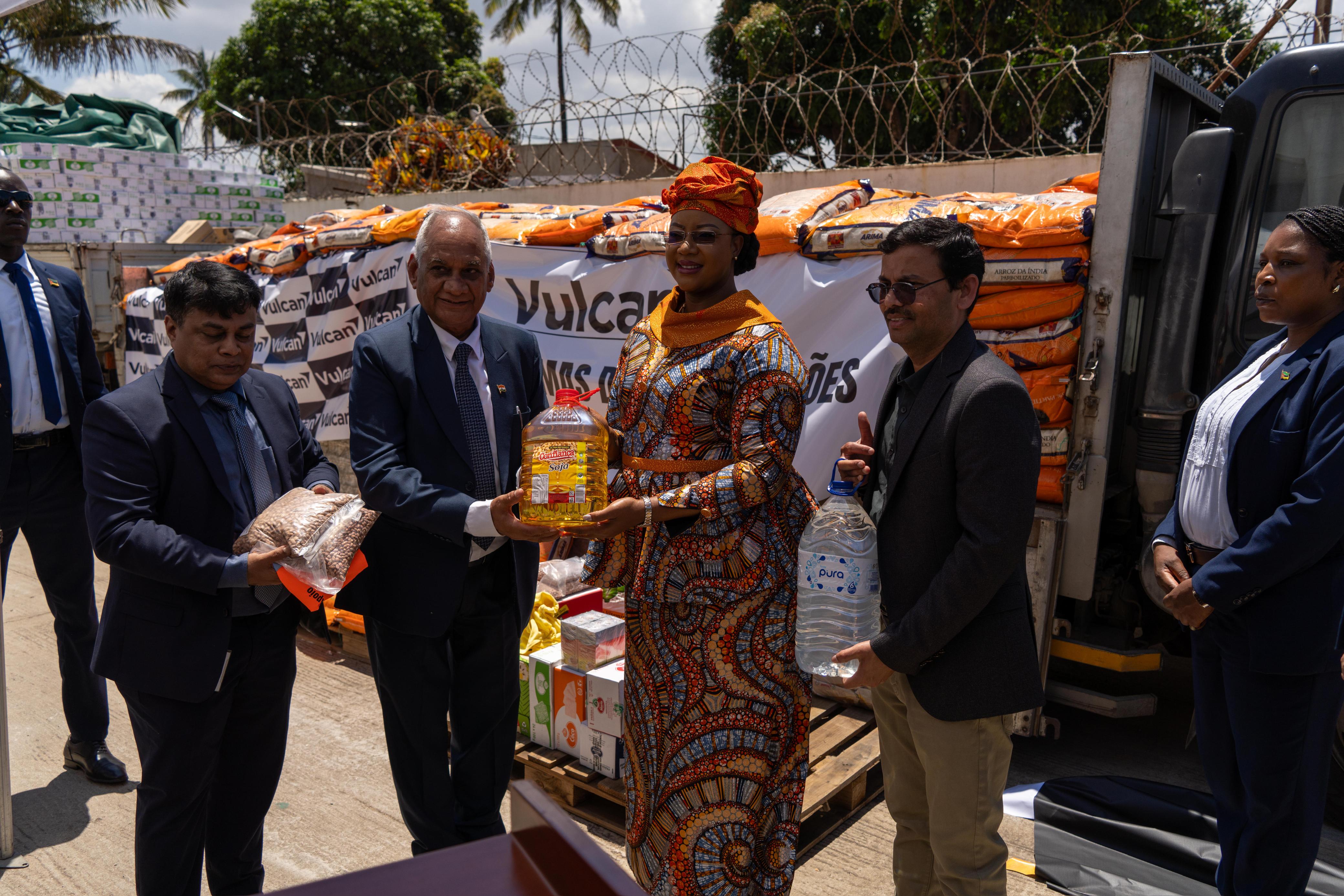 Primeira-Dama recebe donativo para vítimas de cheias e inundações